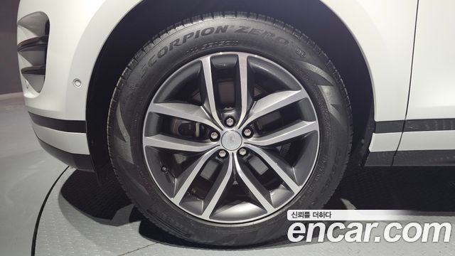 Land Rover Range Rover Evoque P250 R-Dynamic SE — пробег 5 034 км