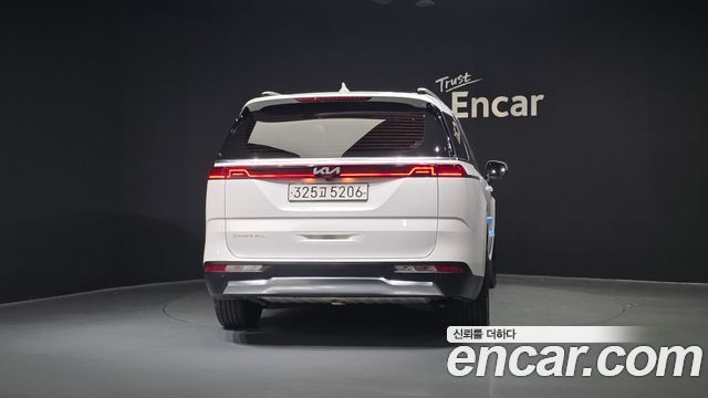 Kia Carnival 9-Seater Signature — пробег 76 188 км — фото 4 из 5