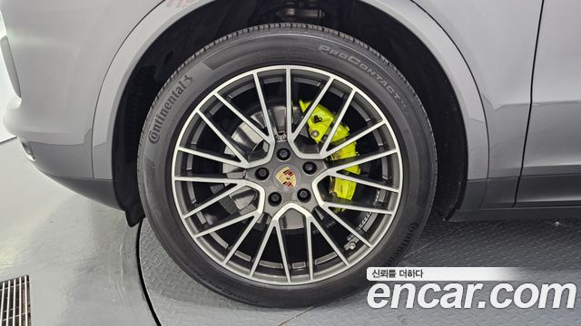 Porsche Cayenne 3.0 E-Hybrid — пробег 70 207 км