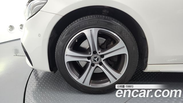Mercedes-Benz E-Class E220d Avantgarde — пробег 49 328 км