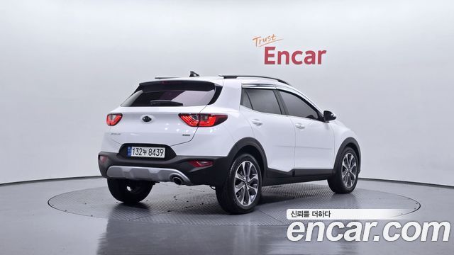 Kia Stonic из Кореи Encar