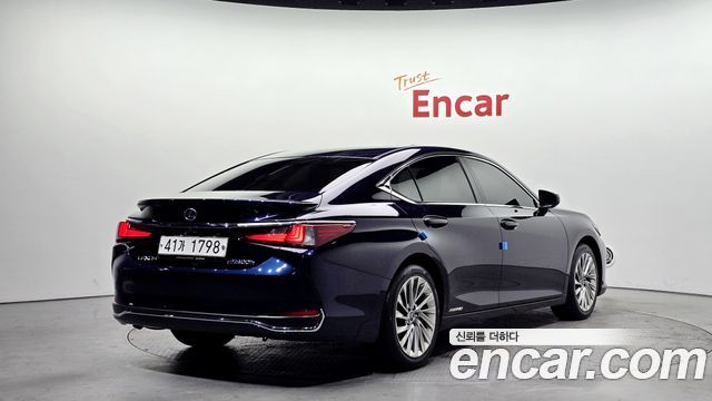 Lexus ES Luxury Plus — пробег 109 808 км — фото 2 из 5