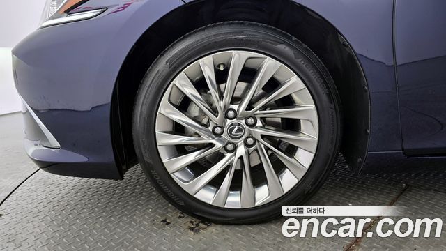 Lexus ES Luxury Plus — пробег 109 808 км — фото 5 из 5