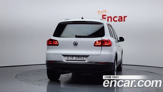 Volkswagen Tiguan 2.0 TDI  Premium 5N — пробег 121 679 км — фото 4 из 5