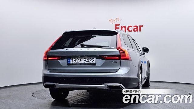 Volvo V90 D5 AWD — пробег 87 446 км — фото 4 из 5