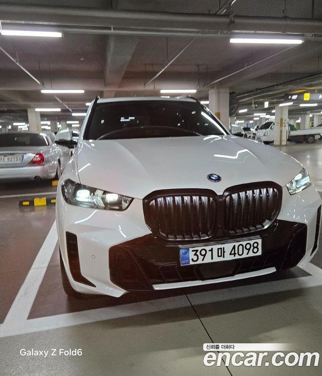 BMW X5 xDrive 50e M Sport — пробег 43 046 км — фото 2 из 5