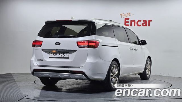 Kia Carnival из Кореи Encar