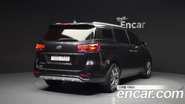 Kia Carnival Gasoline 9-Seater Prestige — пробег 180 959 км — фото 2 из 5