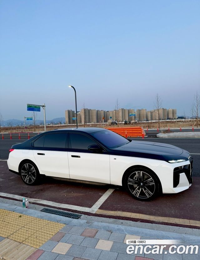 BMW i7 из Кореи Encar