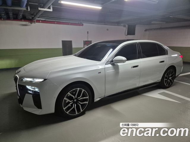 BMW i7 eDrive 50 M Sport — пробег 94 500 км — фото 2 из 5