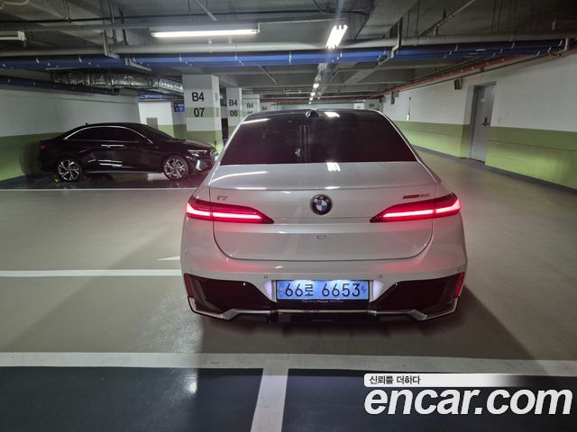 BMW i7 eDrive 50 M Sport — пробег 94 500 км — фото 5 из 5