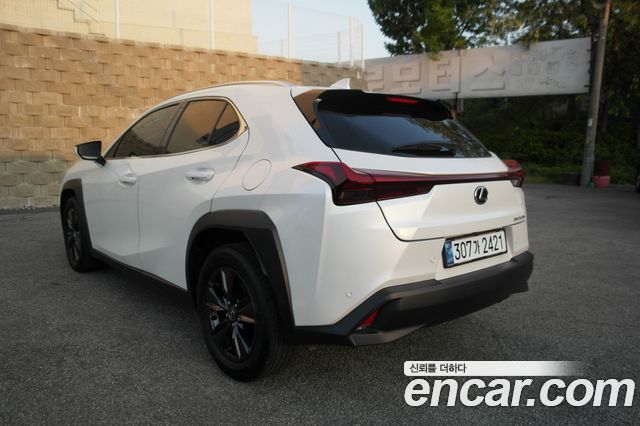 Lexus UX 2.0 2WD — пробег 26 930 км — фото 2 из 5