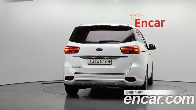 Kia Carnival из Кореи Encar