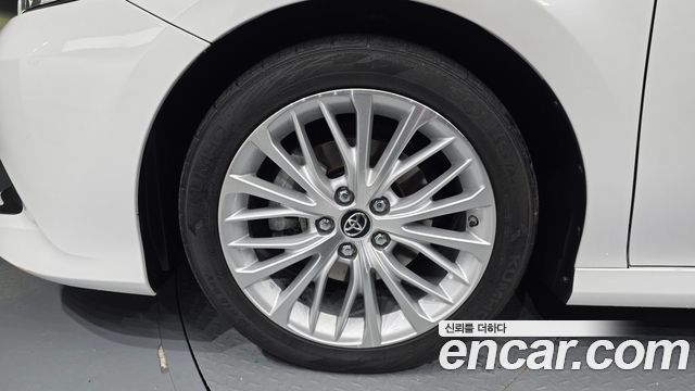Toyota Camry 2.5 XLE Hybrid — пробег 102 702 км