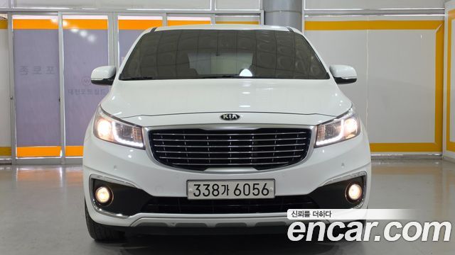 Kia Carnival 9-seater Luxury — пробег 252 532 км — фото 2 из 5