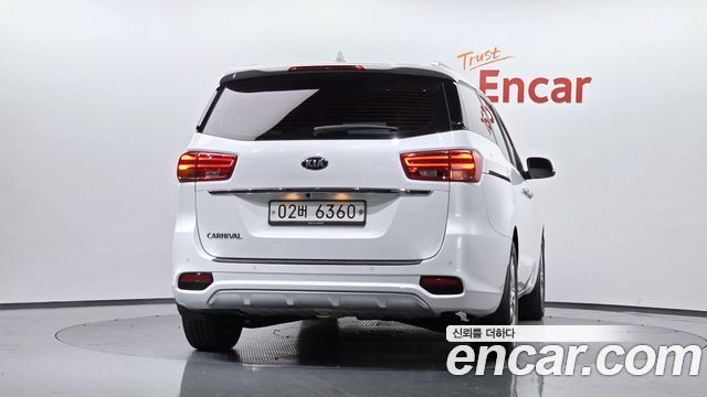 Kia Carnival 9-Seater Luxury — пробег 119 363 км — фото 4 из 5