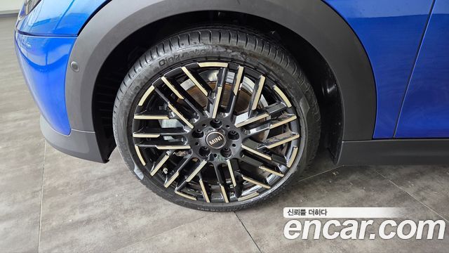 Mini Cooper Favoured — пробег 6 975 км — фото 5 из 5