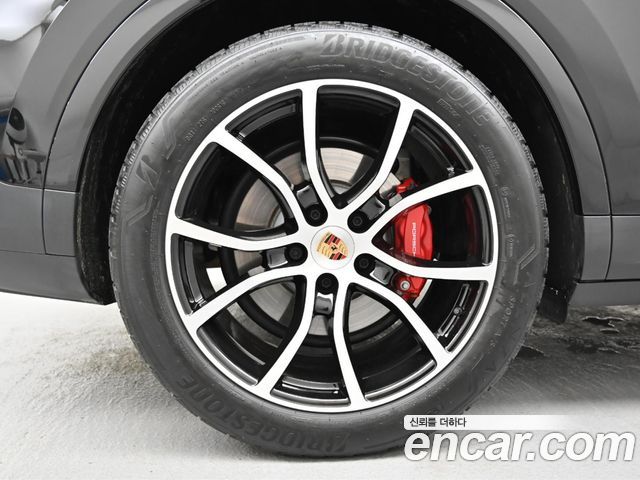 Porsche Cayenne 3.0 S E-Hybrid — пробег 7 980 км — фото 5 из 5