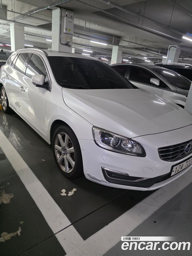 Volvo V60 D4 — пробег 161 250 км — фото 5 из 5