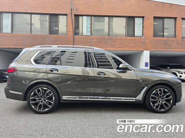 BMW X7 xDrive 40d M Sport 7 STR — пробег 4 100 км — фото 5 из 5