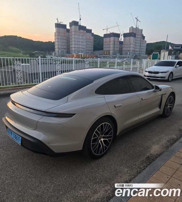Porsche Taycan Base — пробег 38 456 км — фото 2 из 5