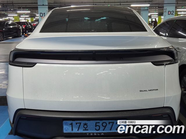 Tesla Model Y Long Range AWD — пробег 8 210 км — фото 3 из 5