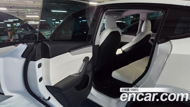 Tesla Model Y Long Range AWD — пробег 8 210 км — фото 5 из 5