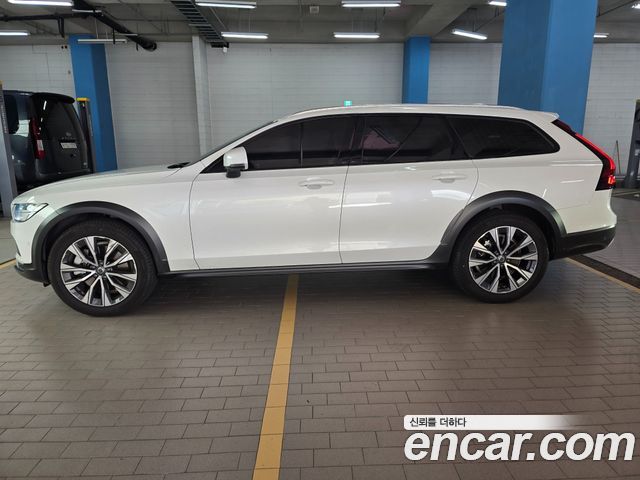Volvo V90 B5 Ultimate AWD — пробег 9 238 км — фото 3 из 5