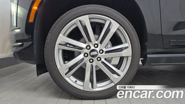 Cadillac Escalade 6.2 Sports Platinum — пробег 10 679 км