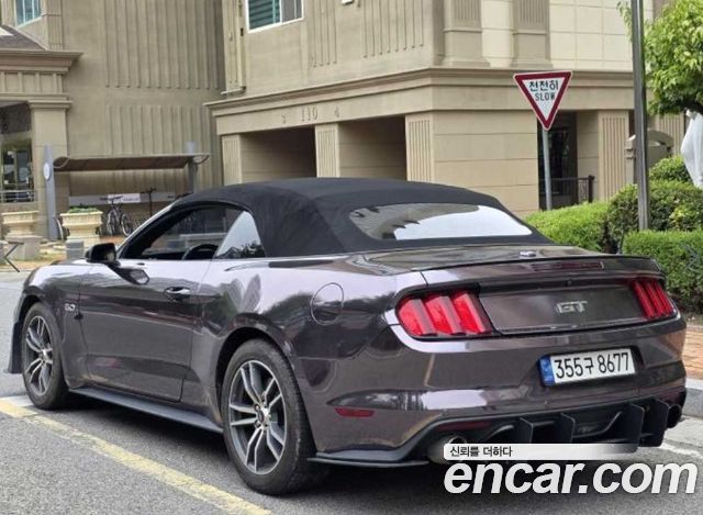 Ford Mustang GT Convertible — пробег 81 337 км — фото 4 из 5