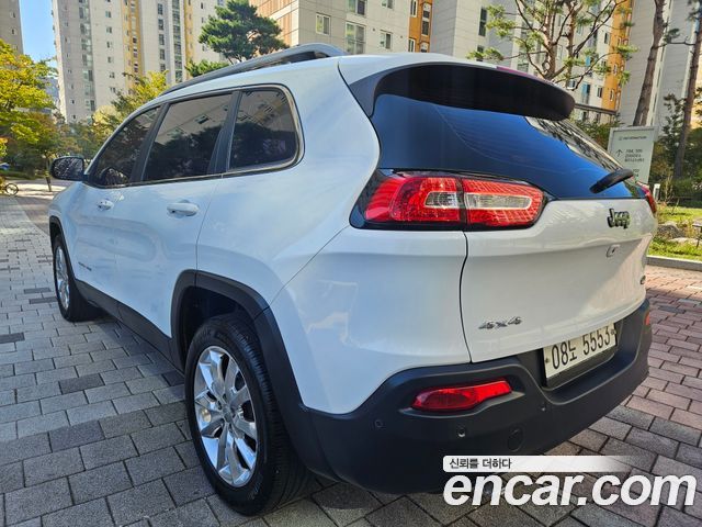 Jeep Cherokee 2.4 Longitude High AWD 2017 — пробег 123 480 км