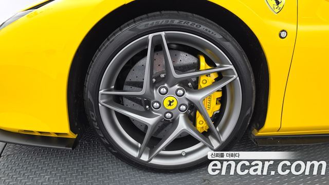 Ferrari F8 3.9 V8 — пробег 4869 км