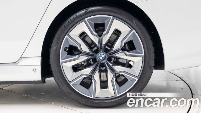 BMW 7-Series 750e xDrive Design Pure Excellence — пробег 9 200 км — фото 5 из 5