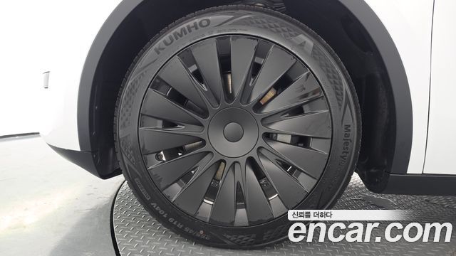 Tesla Model Y RWD — пробег 39 831 км — фото 5 из 5