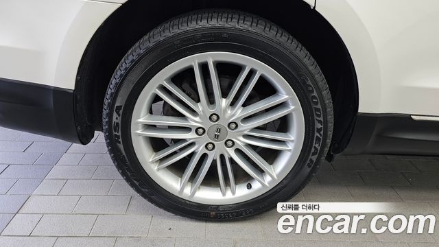 Lincoln MKT 3.5 — пробег 35 948 км — фото 5 из 5