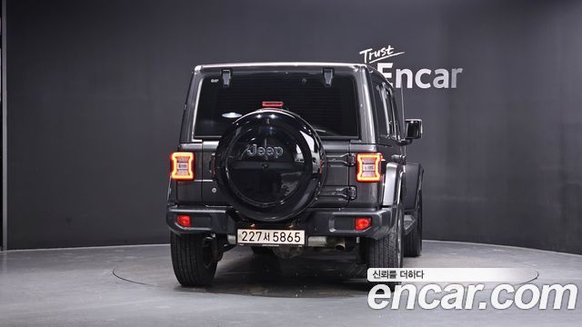 Jeep Wrangler 2.0 Overland Power Top 4Door — пробег 37999 км