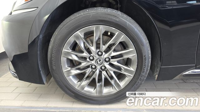 Lexus LS 3.5 Luxury AWD — пробег 192 605 км