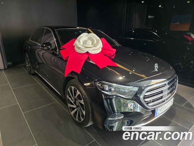 Mercedes-Benz E-Class E300 4MATIC Exclusive — пробег 800 км — фото 2 из 5