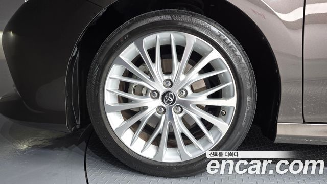 Toyota Camry 2.5 XLE Hybrid — пробег 28 876 км
