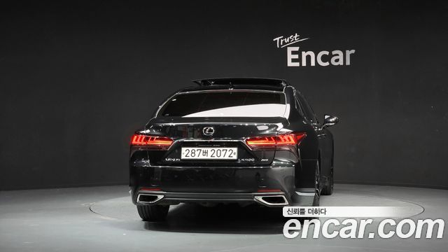 Lexus LS 3.5 Luxury AWD — пробег 85 869 км