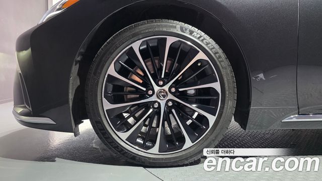 Lexus LS 3.5 Luxury AWD — пробег 85 869 км