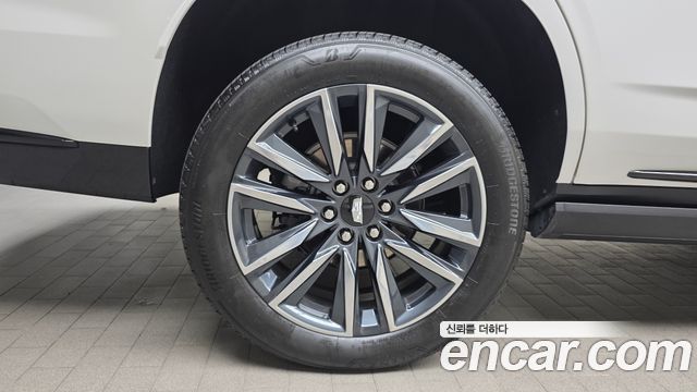Cadillac Escalade 6.2 Sports Platinum — пробег 18 515 км
