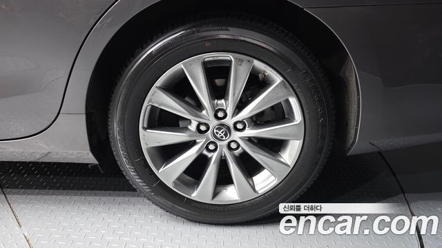 Toyota Camry 2.5 XLE — пробег 81 836 км