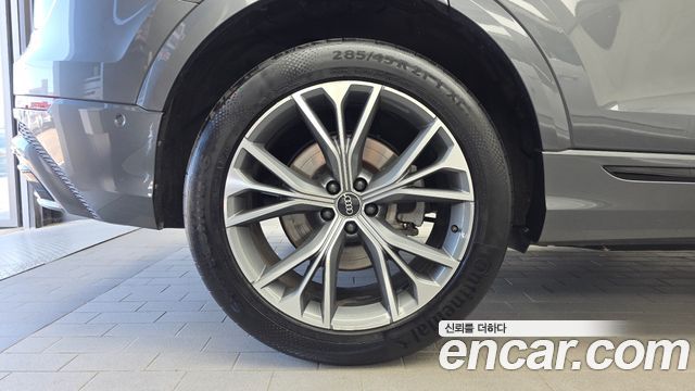 Audi Q8 55 TFSI Quattro Premium — пробег 123 176 км