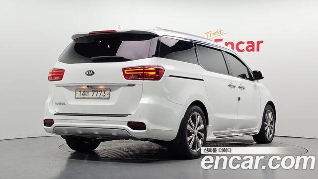 Kia Carnival 9-Seater Prstige — пробег 160 762 км — фото 2 из 5