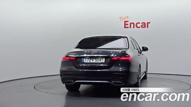 Mercedes-Benz E-Class E220d 4MATIC AMG Line — пробег 97 439 км — фото 4 из 5