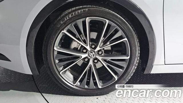 Toyota Prius 2.0 XLE — пробег 33 132 км