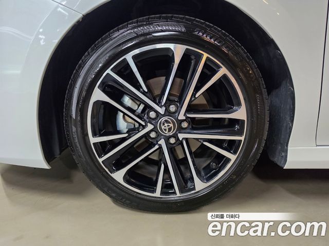 Toyota Camry 2.5 XLE Hybrid — пробег 20 612 км