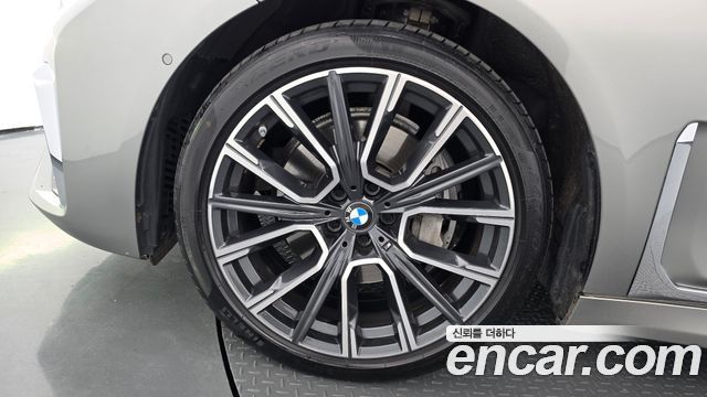 BMW 7-Series 740Li xDrive M Sport Package — пробег 139 210 км — фото 5 из 5
