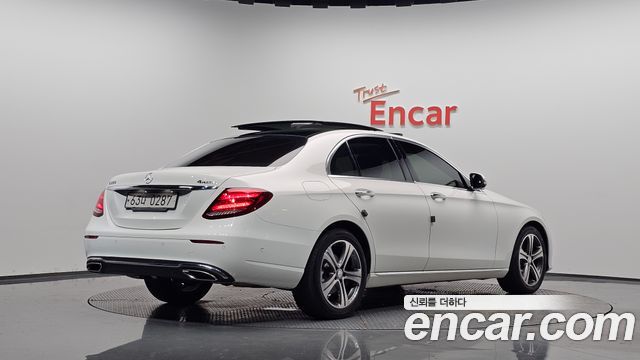 Mercedes-Benz E-Class E300 4MATIC Avnatgarde — пробег 76 122 км — фото 2 из 5
